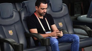 صورة مفاجأة..تعرف علي أول مباراة لتشافي مع برشلونة