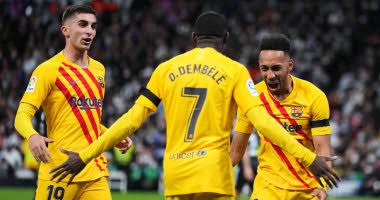 صورة عاجل .. قائد برشلونة يستفز جمهور ريال مدريد بعد فضيحة البيرنابيو 