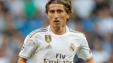 صورة أنشيلوتي يصدم جماهير ريال مدريد بشأن مودريتش