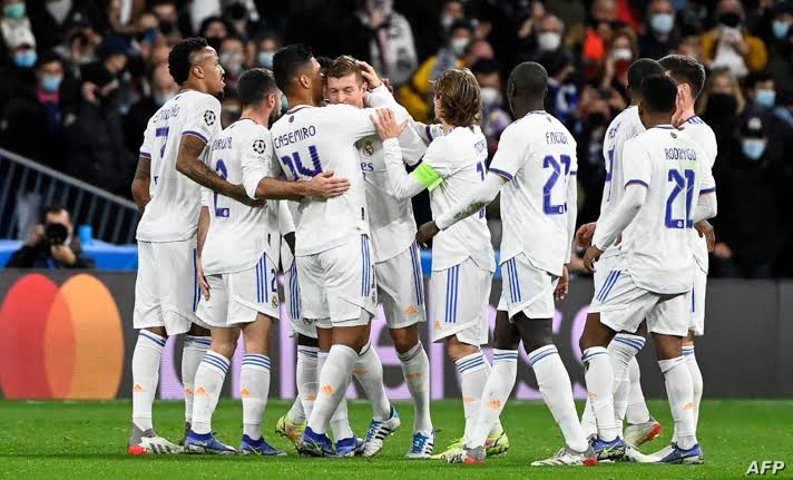 مفاجأة.. ريال مدريد يقتنص نجم نابولي.. وصراع تاريخي أوروبي