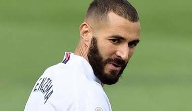 صورة منافس ميسي : بنزيما الأفضل في العالم 