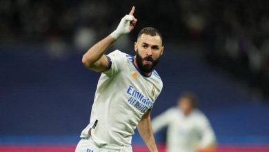صورة بنزيما يخطف الاضواء من موهوب برشلونة 