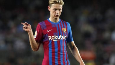 صورة مشكلة جديدة لـ دي يونج في برشلونة