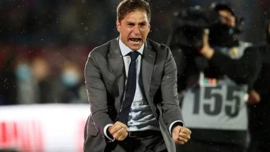 صورة مدرب مُنتخب أوروغواي يفاجئ نجم ريال مدريد بهذا التصريح