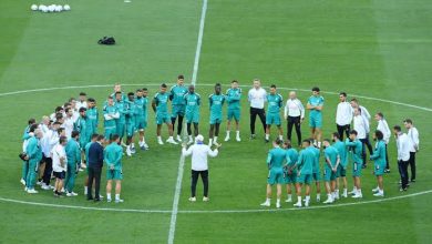 صورة لاعب ريال مدريد يقترب من منافس المرينجي 