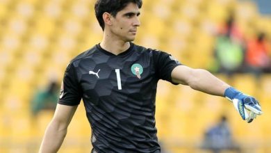 صورة ياسين بونو يكشف ما فعله الحكم بعد إصابته خلال عزف نشيد المغرب 