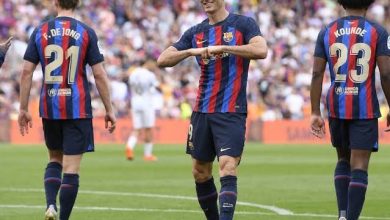 صورة صدمة للاعبو برشلونة بسبب قرارات إدارة النادي 