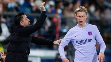 صورة تشافي يحسم موقف دي يونج من الرحيل عن برشلونة