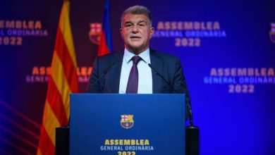صورة عاجل.. لابورتا يرشح لاعب برشلونة المخضرم لـ خلافته كرئيس للنادي 