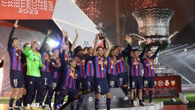 صورة شاهد ماذا فعل لاعبو برشلونة بعد انتهاء السوبر 