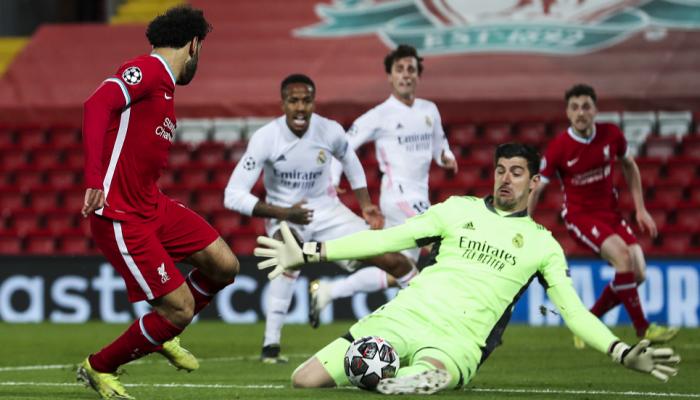 صورة بعد هدف صلاح في شباك ريال مدريد.. كورتوا: خطئي يحدث في كرة القدم