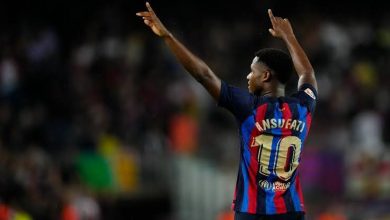 صورة أنسو فاتي يُفاجئ برشلونة بشأن مستقبله 
