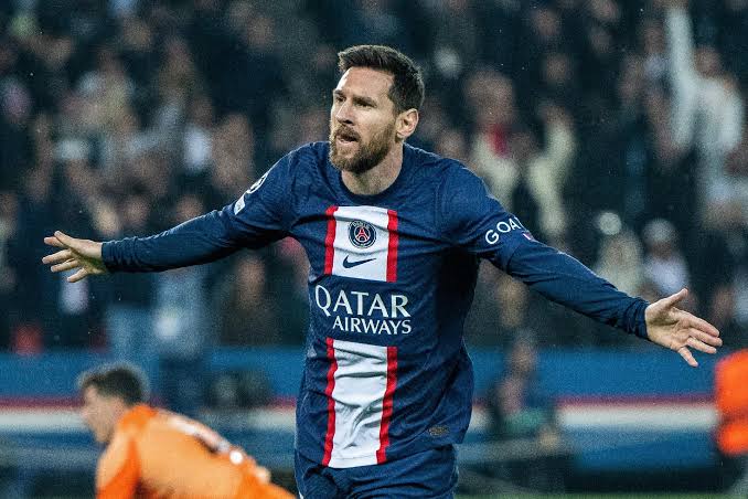 صورة ميسي يصدم إدارة برشلونة بعد الخروج الأوروبي على يد اليونايتد 