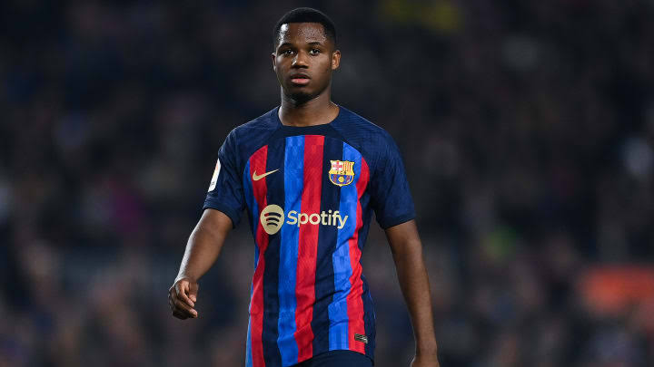 صورة بعد إصابة فاتي.. برشلونة يسعي للتخلص من اللاعب فى الصيف 