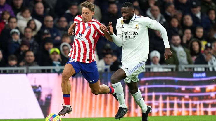 صورة نجم ريال مدريد يلوم زملائه بعد التعادل أمام أتليتكو مدريد