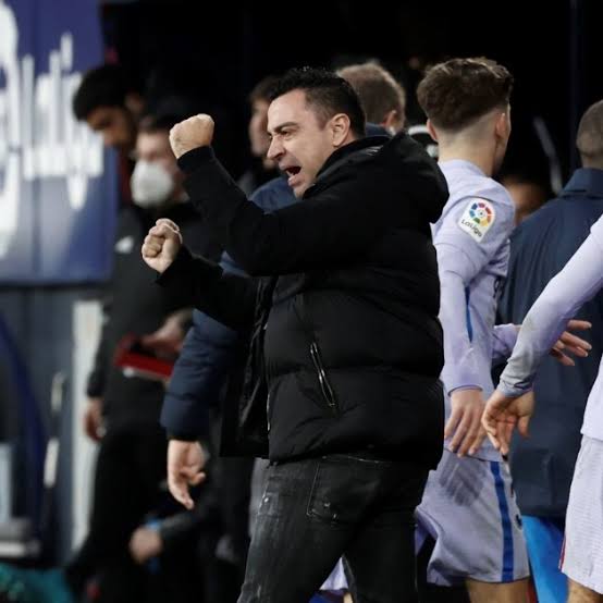 صورة برشلونة يكشف موقفه من بقاء تشافي 