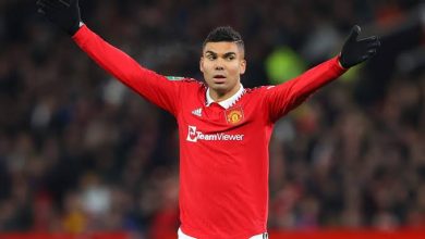 صورة كاسيميرو يصدم دي يونج قبل لقاء برشلونة و مانشستر يونايتد