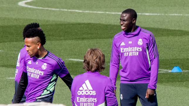صورة ريال مدريد يُعلن إصابة ميندي