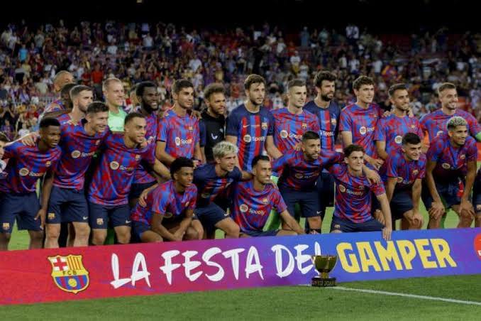 صورة برشلونة يبحث عن لاعب وسط جديد لتعويض غياب نجم الفريق