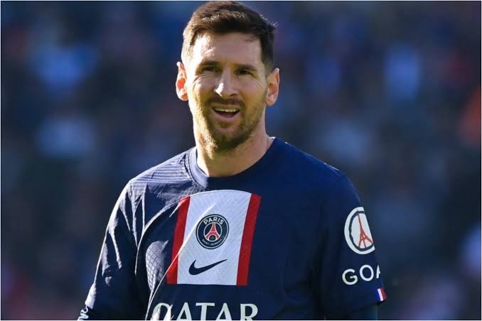 صورة ميسي يصدم باريس سان جيرمان بعد اهتمام أندية الدوري السعودي 