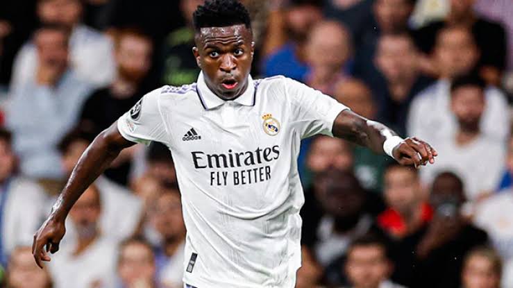 صورة غضب في غرف ملابس ريال مدريد بسبب فينيسيوس جونيور 