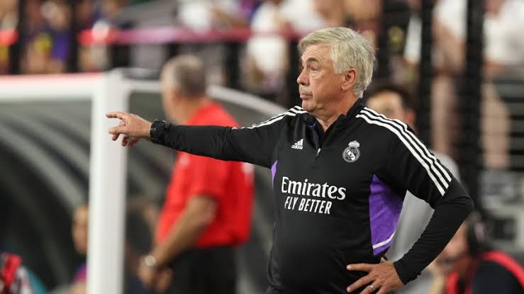 صورة أنشيلوتي يفاجئ لاعبي ريال مدريد بقرار جديد 