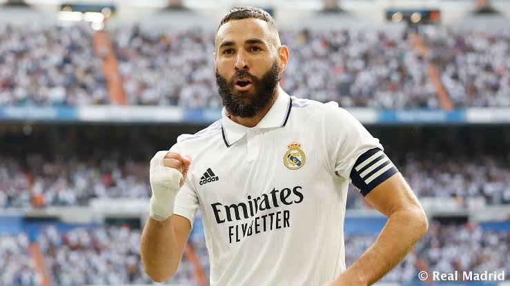 صورة انشيلوتي يكشف موقف كريم بنزيما من مباراة ليفربول في دوري أبطال أوروبا