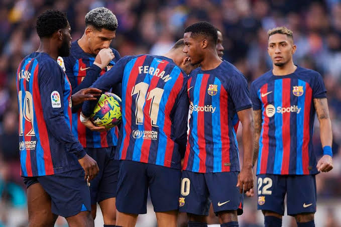 صورة تشكيل برشلونة الرسمي لمواجهة ريال مدريد في الدوري الإسباني 