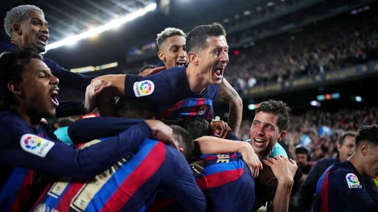 صورة نجم ريال مدريد يُفاجئ برشلونة بعد الهزيمة بالكلاسيكو