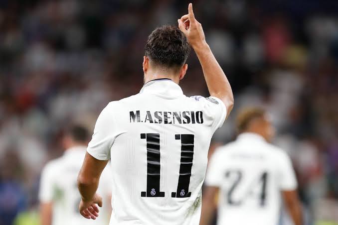صورة احتفال أسينسيو يؤكد على رغبته في البقاء مع ريال مدريد 