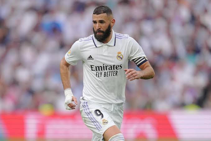 صورة بنزيما يفاجئ ريال مدريد بهذا القرار الصادم 