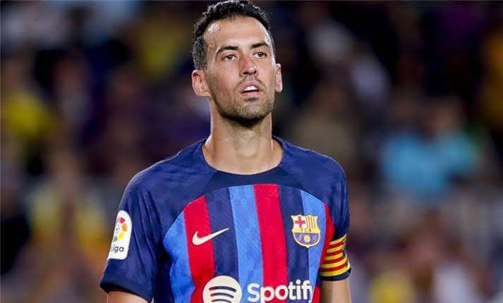 صورة برشلونة يفتح الباب أمام رحيل بوسكيتس فى الصيف 