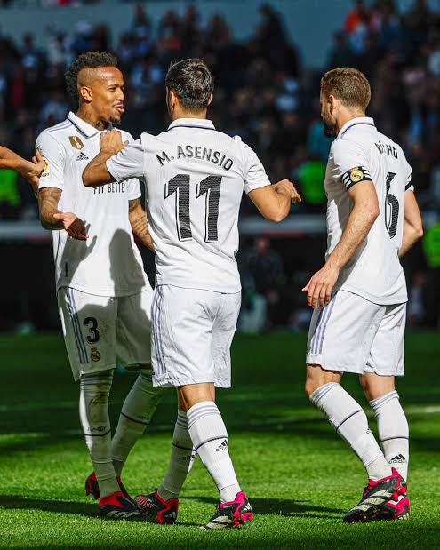 صورة رئيس ريال مدريد يحسم موقفه من رحيل نجم الفريق 