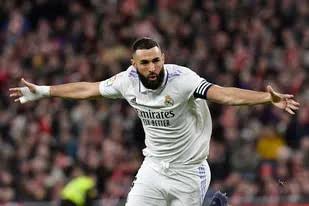 صورة كريم بنزيما يصدم رئيس ريال مدريد.. ويضع شرط لتجديد عقده! 