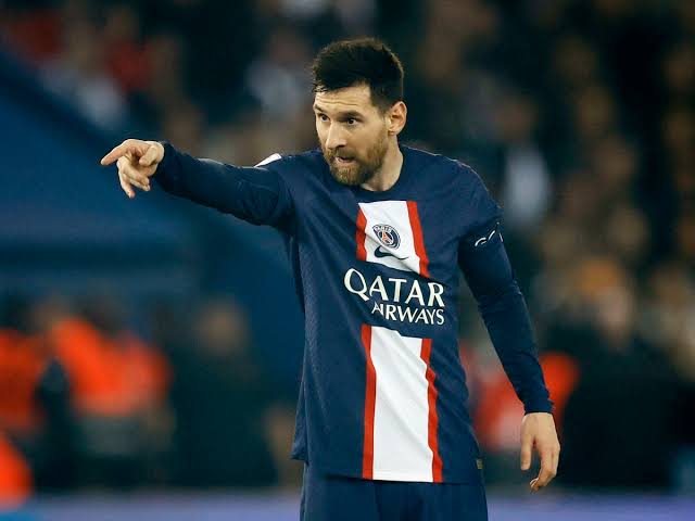 صورة مدرب برشلونة يدافع عن ميسي بعد الخروج الأوروبي أمام باريس 