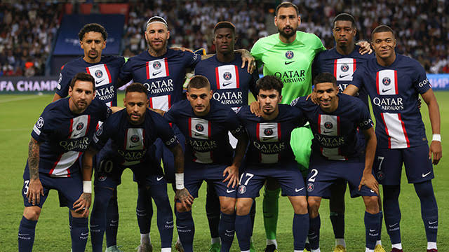 صورة باريس يصدم برشلونة 