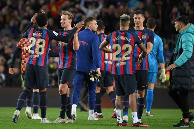 صورة نجم برشلونة يوجه رسالة لـ ريال مدريد عقب الفوز أمام إلتشي