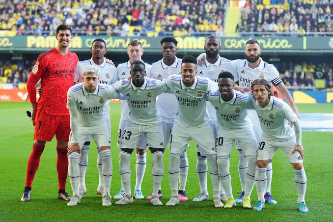 صورة قلق في ريال مدريد بسبب مدافع الفريق 
