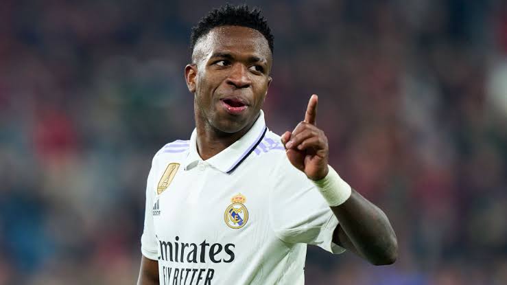 صورة فينيسيوس يحسم مستقبله مع ريال مدريد