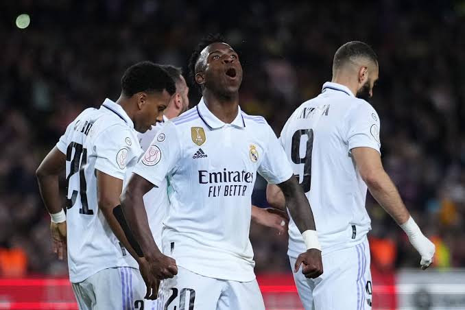 صورة ليفربول يرصد نجم وسط ريال مدريد.. شرط وحيد