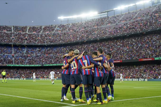 صورة برشلونة يصدم نجم الفريق بسبب ميسي