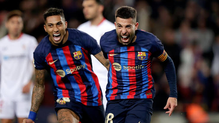 صورة رغم تصدر الدوري.. أزمة تواجه برشلونة منذ رحيل ميسي لهذا السبب