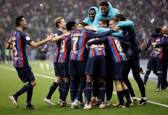 صورة مدير برشلونة يُفاجئ جماهير الفريق بتصريحات نارية 
