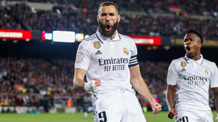 صورة مفاجأة بشأن تجديد عقد كريم بنزيما مع ريال مدريد