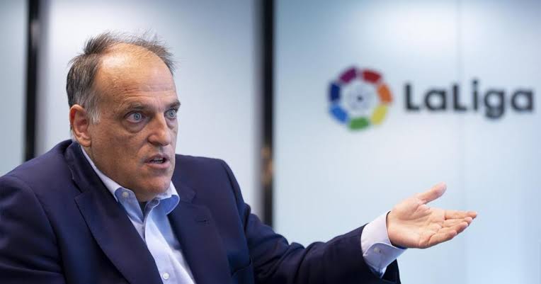 صورة تيباس يحبط محاولات برشلونة فى عودة ميسي 