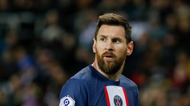صورة نجم برشلونة يعلق على إمكانية عودة ميسي