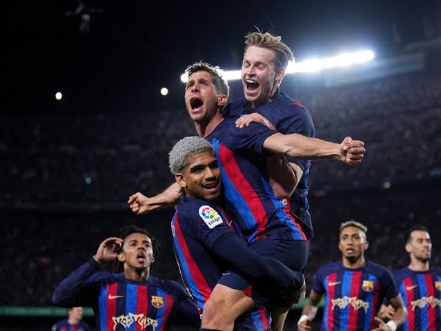 صورة برشلونة يتخذ قرار حاسم تجاه لاعبيه