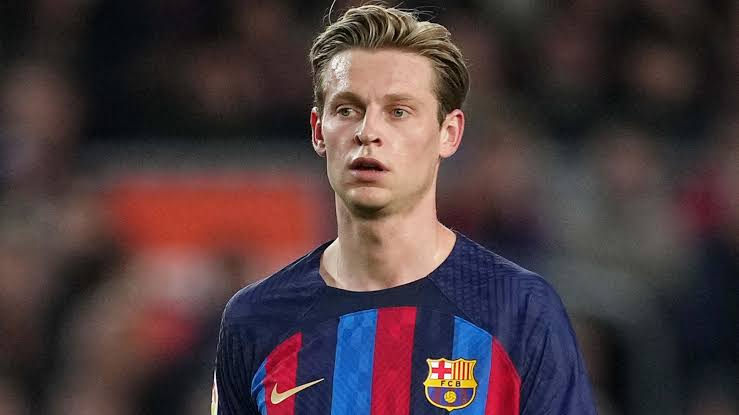 صورة برشلونة يفاجئ دي يونج 