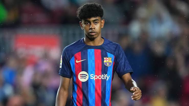 صورة والد لامين يدعم ريال مدريد أمام برشلونة 
