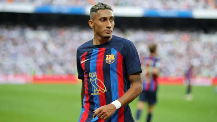 صورة برشلونة يفاجئ رافينيا 